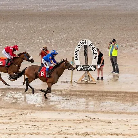 M040, Geesala Holiday home Gweesalia